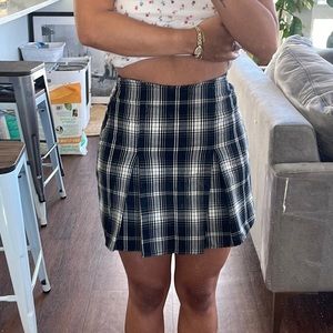 BRANDY MELVILLE PLAID PLEATED MINI SKIRT